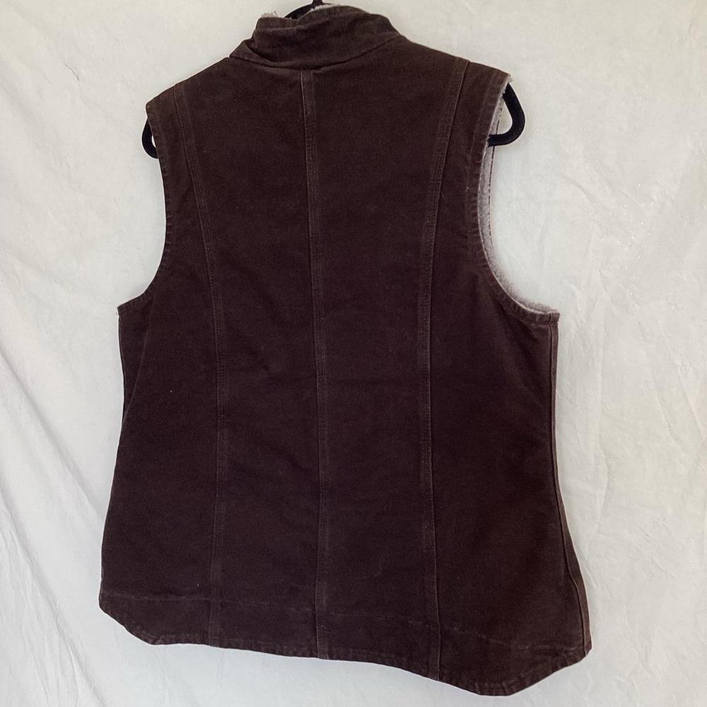 Carhartt Washed Duck Sherpa-Lined Mock Neck Vest in dark brown - Picture 8 of 10